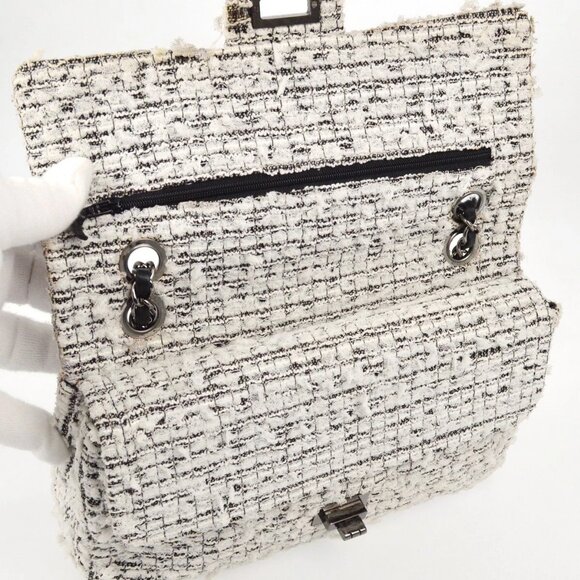 Chanel White Black Tweed 2.55 Medium Classic Double Flap Shoulder Bag XX01853 - Picture 7 of 10